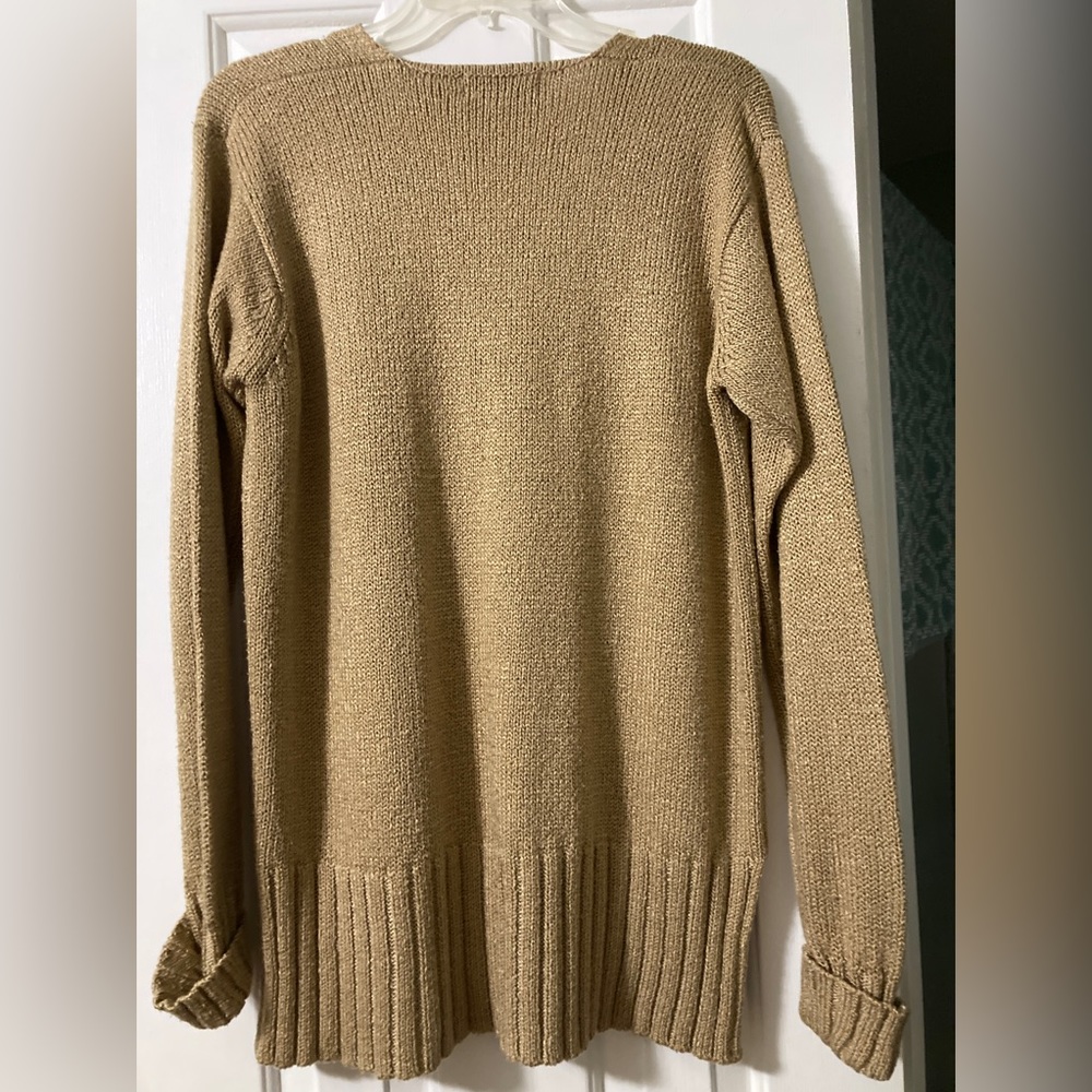Simple tan sweater - Picture 2 of 4